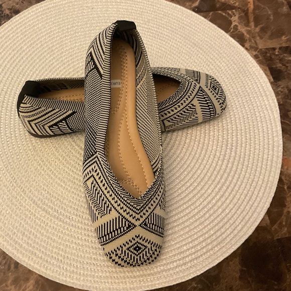 Black multi flats in a size 5 🖤🤍 - Picture 7 of 15